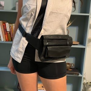 VINTAGE BLACK LEATHER FANNY PACK